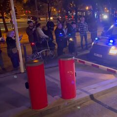 Así abandonó Dani Alves los juzgados rumbo a la prisión en el furgón de los Mossos