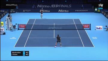 Medvedev se saca el t¨ªtulo de Maestro invicto en las ATP Finals