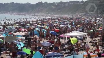 Las imágenes de esta playa de Bournemouth indignan al mundo