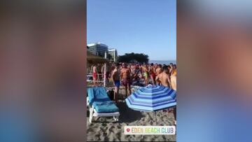 Un chiringuito de la playa de Torremolinos incendia las redes