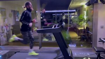 Ramos aparca la renovaci車n y presume de regalo