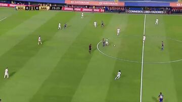 El VAR en el penal de Izquierdoz: "¡Roce de fútbol...!"