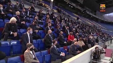 Piqu¨¦ se rinde a Laporta