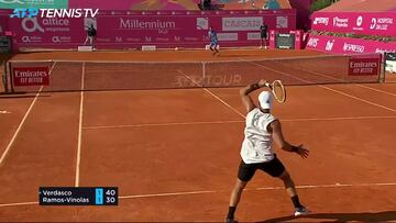 Martínez vence a Búblik y Alcaraz casi sorprende a Cilic