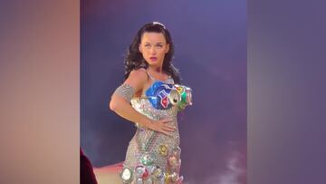 Lo que le pas¨® a Kate Perry en medio de un concierto en el ojo va camino de r¨¦cord en Twitter
