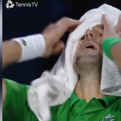 Los temblores de Djokovic en el partido que han provocado el susto en las gradas
