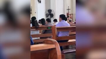 La surrealista imagen que arrasa en redes: ¡No deja de ver el Mundial ni en esta situación!