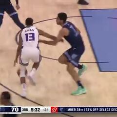 Santi Aldama sigue haciendo locuras en la NBA: ¡Menudo tapón!