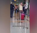 Va a despedir a sus padres y de repente marca Messi: el vídeo que arrasa de un aeropuerto argentino
