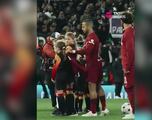 El gran gesto de Thiago con una niña que estaba pasando frío en Anfield