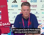 Van Gaal contesta a Di María: “Depay y yo nos besamos en la boca”