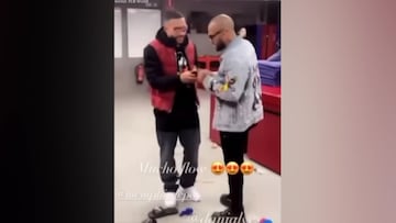 Aubameyang sube un vídeo con Piqué desnudo y luego lo borra