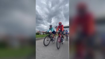 Egan Bernal sale a montar con su mamá a “paso bikegirl”