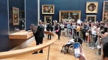 Lanzan una tarta a la Gioconda en el Louvre