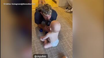 Christian Pulisic jugando con el bebé de Walker Zimmerman es todo lo que necesitas ver hoy