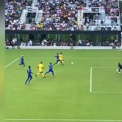 Hubieran sido una dupla invencible: el gol de Vini a pase de Ronaldinho y la celebración que ha enloquecido en Twitter