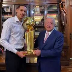 AMLO: Juan Toscano es un orgullo, tiene a México en el corazón y la sangre