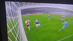 La mano de Suárez que indigna a River: juzguen ustedes mismos