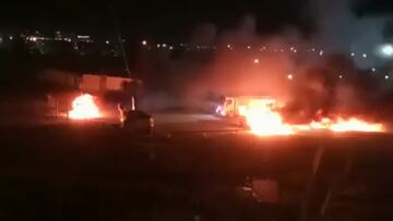 La barra de Aldosivi incendia los vehículos del plantel