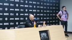 Esto ocurrió entre la banca de Cruz Azul y el cuerpo arbitral