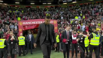 La primera secuencia de Casemiro en un Old Trafford lleno es de las que deja huella eterna