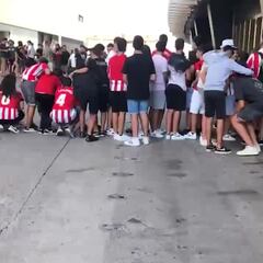 La afición del Athletic recibe en masa a Ander Herrera en su presentación