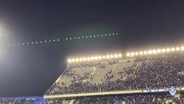 La violencia en la tribuna de Liniers y el partido en marcha