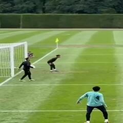 Valera se va preparando: golazo de tijera en los entrenamientos de Al Fateh