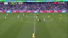 ¡Directo a Messi! Un espontáneo saltó al campo a por el astro argentino ante Jamaica