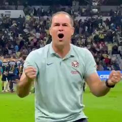 El viral festejo de André Jardine tras vencer a los Pumas