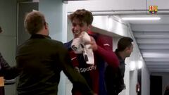 El recibimiento de Xavi a Marc Guiu en el túnel de vestuarios