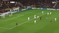 Grimaldo, el lateral español de Xabi Alonso que enamora: vean qué golazo