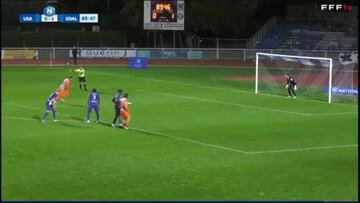 Con todos ustedes el portero total: el fútbol francés alucina con esto en el minuto 90