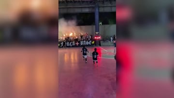 Del aula a la barra, los papás que apoyaron brutal a niños del Vasco da Gama