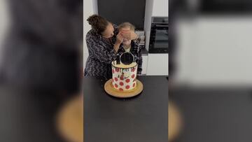 Niño neerlandés celebró su cumpleaños con temática de Santiago Giménez