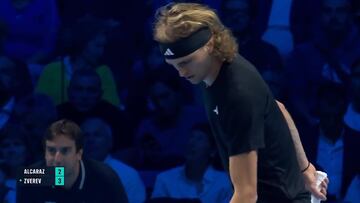 Zverev le amarga a Alcaraz el debut en las ATP Finals