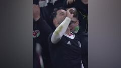 Szoboszlai se toma un chupito con los fans para celebrar la clasificación de Hungría