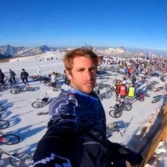 Descenso vertiginoso en bicicleta de los Alpes: sale en el puesto 1.000 y llega a ponerse primero