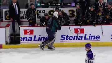 As¨ª fue el debut del ex futbolista Petr Cech en el hockey sobre hielo