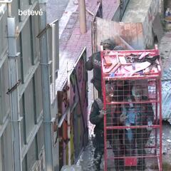 La viral irrupción de los Mossos en una casa okupa de Barcelona