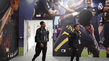 La reacción de Jude Bellingham al ver el mural del Bernabéu con su imagen