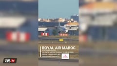 Bouncing plane aborts landing due to high winds