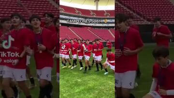 Xolos Sub-14 es campeón frente a Chivas y dan vuelta olímpica en el Akron cantando Te Deseo Lo Mejor
