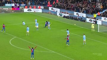 El cruce de cables de Foden en el 95′ que aleja al City de la Premier