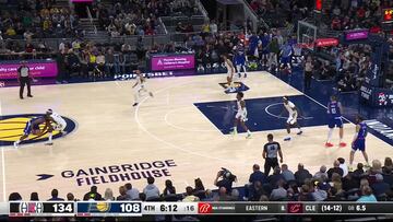 Harden desatado: triplazo y celebración navideña de ‘La Barba’