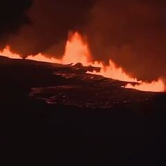 Las primeras imágenes aéreas de la erupción del volcán en Islandia: parece una película