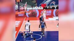 Humilla al rival bajo el aro: el brutal mate de Tacko Fall