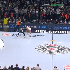 En Belgrado, a 2″ para el final y en la cara de Obradovic: lo de Mike James lo tienen que ver