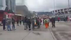 Queman llantas en las afueras del estadio del Sport Huancayo