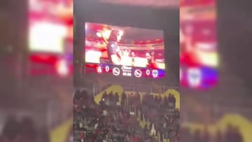 Pide matrimonio en la cancha del Estadio Jalisco y le dicen que no